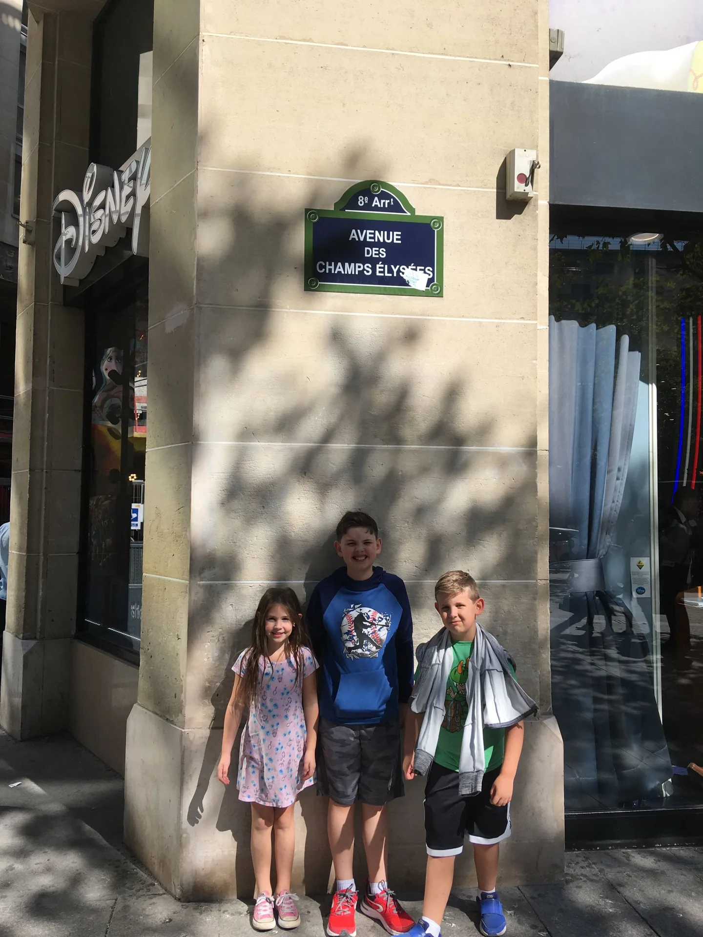 Children outside a Paris building