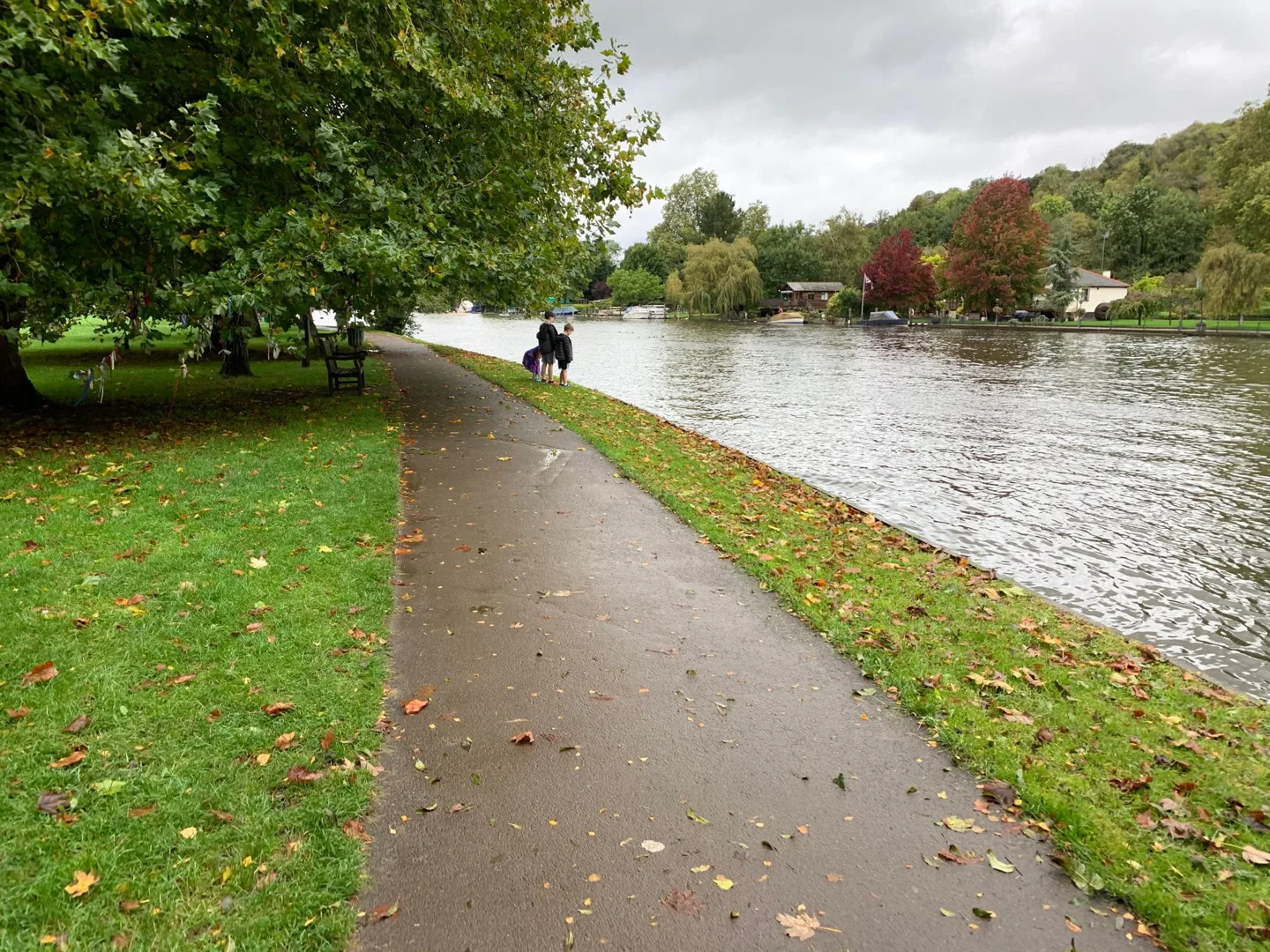 Footpath beside the river at Henley-on-Thames