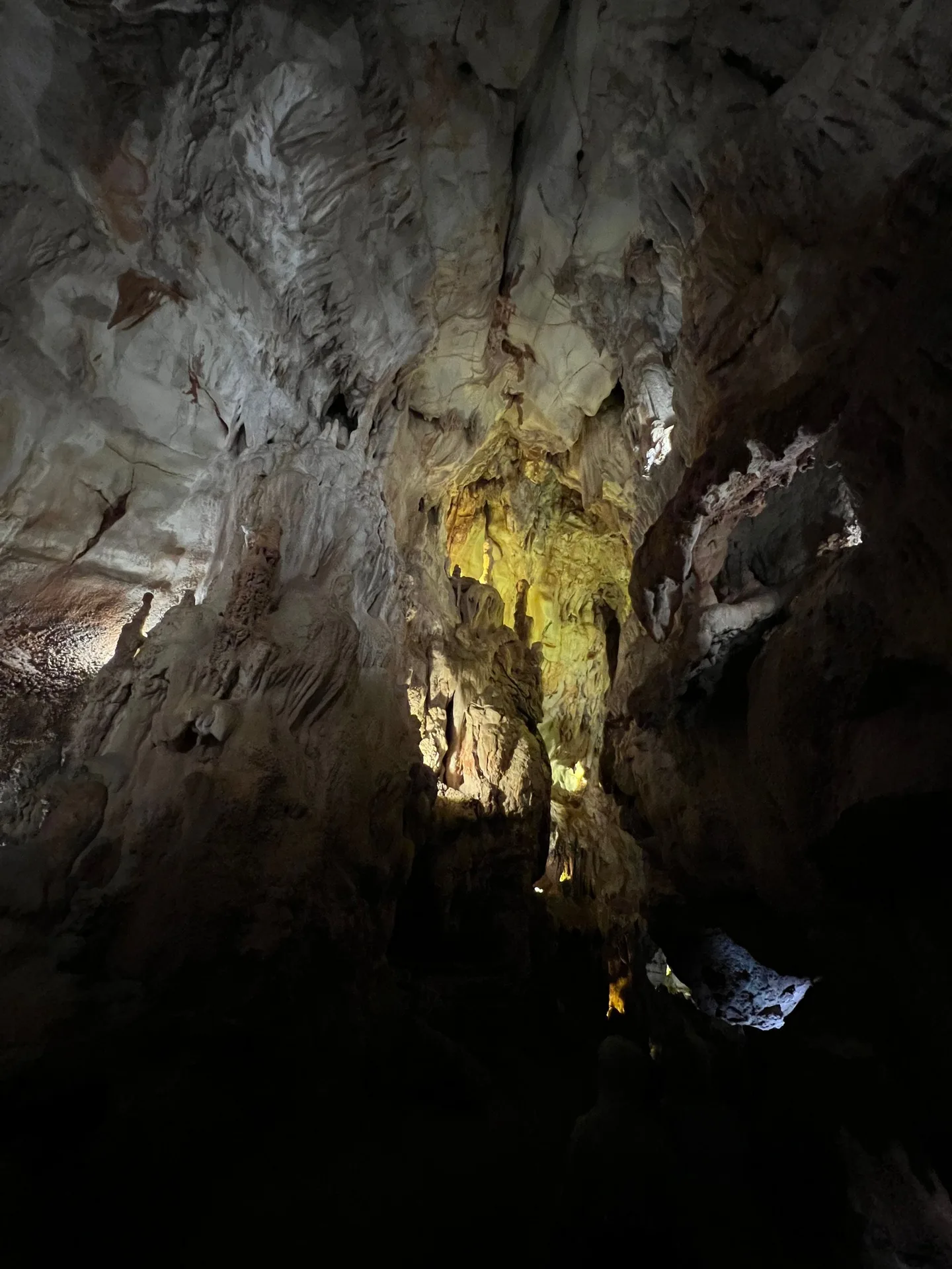 Rock formations inside Grutas da Moeda