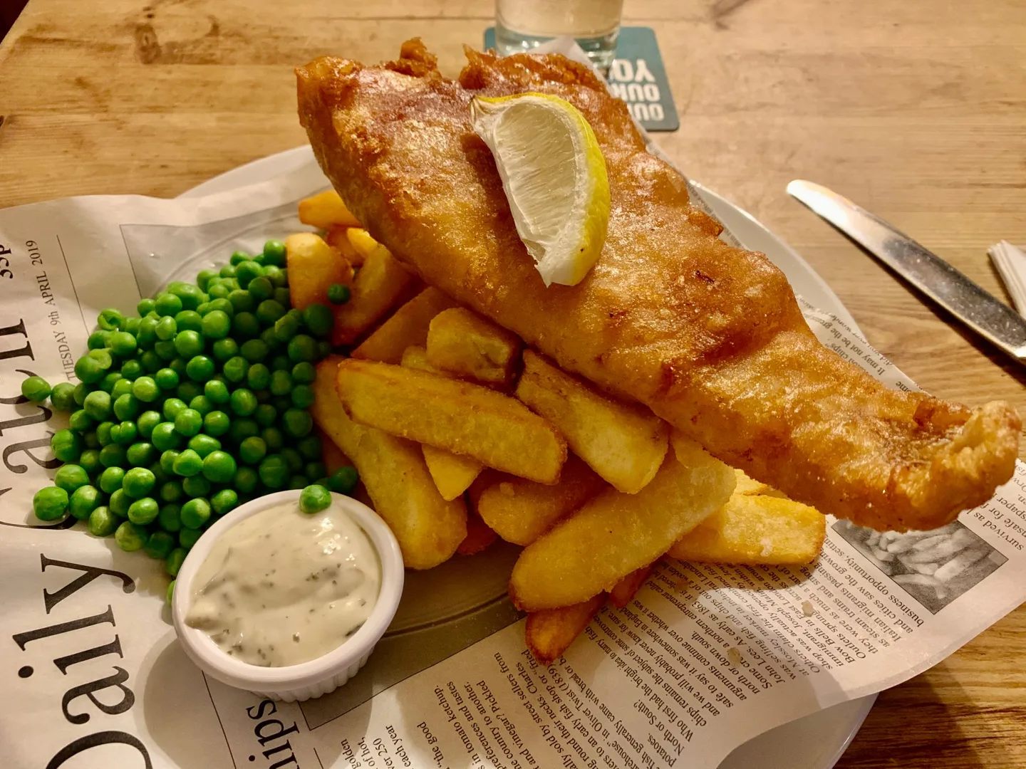 Fish and chips with peas and lemon