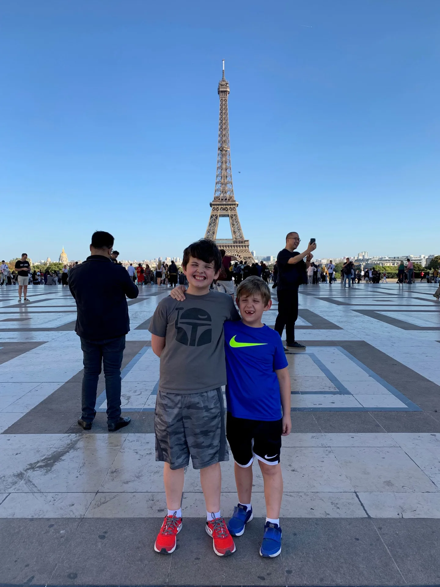 Children posing at the Trocadéro with the Eiffel Tower behind them